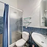 Mazet T2 Pour 4 Pers Avec Jardin Vue Avec Piscine Au Mas De Pramousquier
