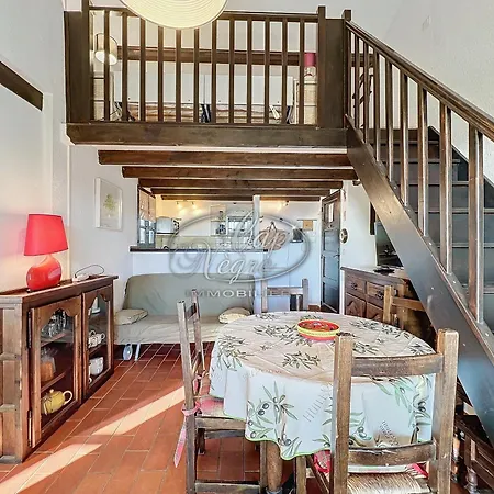 Mazet T2 Pour 4 Personnes Avec Jardin Vue Au Mas De Pramousquier Vakantiehuis Le Lavandou