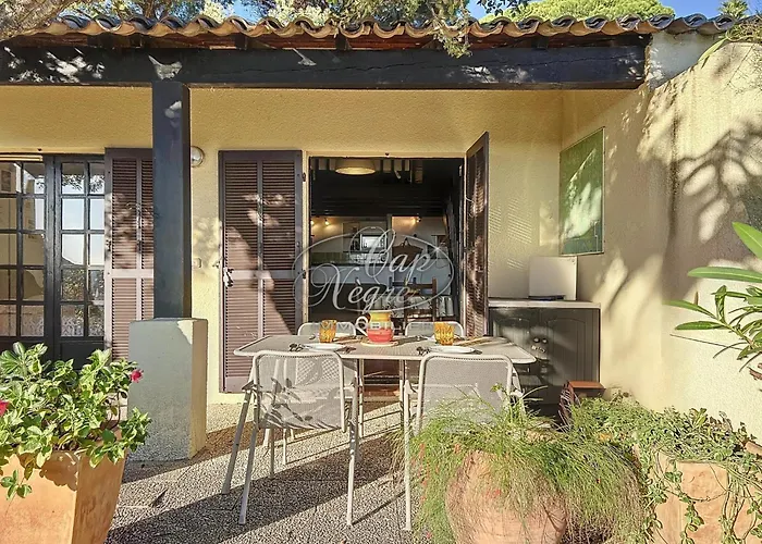 Semesterbostad Mazet T2 Pour 4 Pers Avec Jardin Vue Avec Piscine Au Mas De Pramousquier *