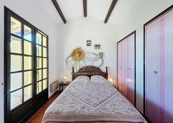 Mazet T2 Pour 4 Pers Avec Jardin Vue Avec Piscine Au Mas De Pramousquier * Le Lavandou