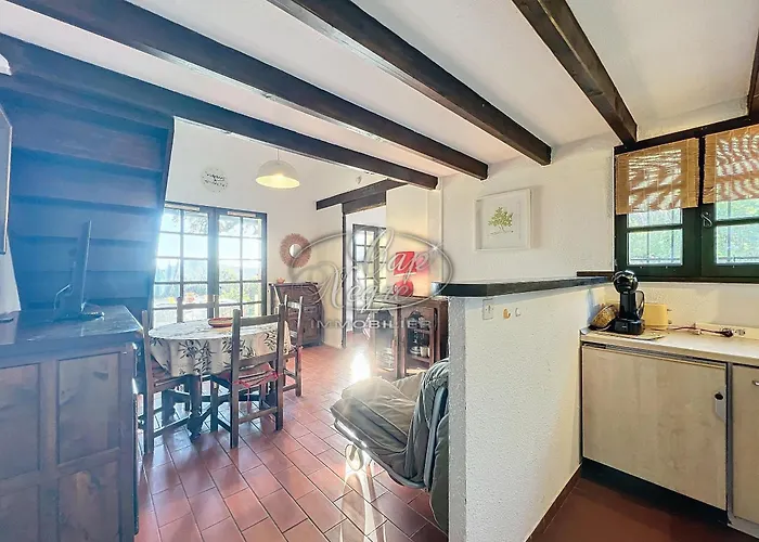 Semesterbostad Mazet T2 Pour 4 Pers Avec Jardin Vue Avec Piscine Au Mas De Pramousquier *