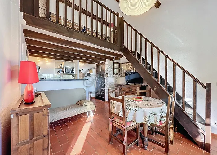 Mazet T2 Pour 4 Pers Avec Jardin Vue Avec Piscine Au Mas De Pramousquier Semesterbostad