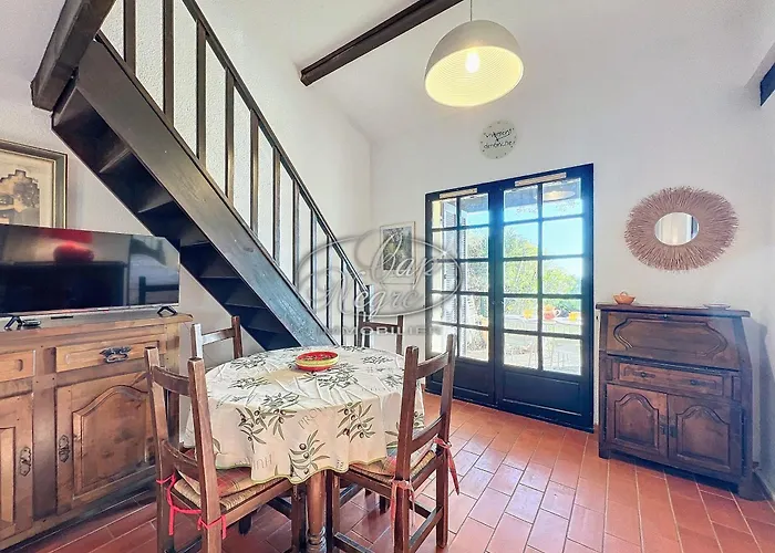 Semesterbostad Mazet T2 Pour 4 Pers Avec Jardin Vue Avec Piscine Au Mas De Pramousquier *