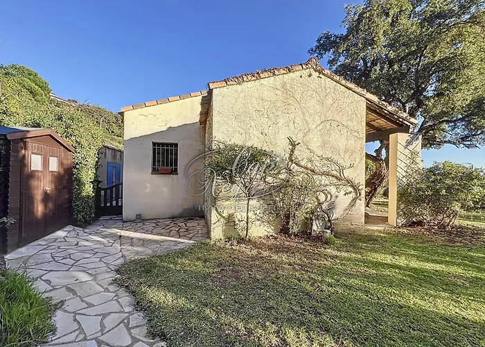 Mazet T2 Pour 4 Pers Avec Jardin Vue Avec Piscine Au Mas De Pramousquier * Le Lavandou